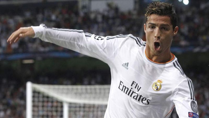 El delantero portugués del Real Madrid, Cristiano Ronaldo, ha adelantado a su equipo ante el Copenhague en el minuto 20 de juego, tras un pase de Marcelo que reaparecía tras una lesión. 