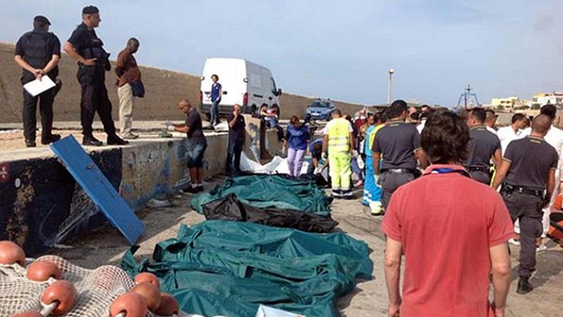 Más de 80 muertos en el naufragio de un barco con inmigrantes en Lampedusa 