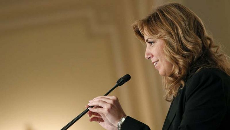 La presidenta de Andalucía critica el llamado "derecho a decidir" en Cataluña, y lo califica de engaño 