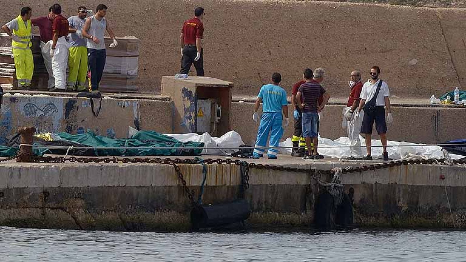 Más de 100 muertos y 200 desaparecidos en un naufragio de migrantes en Lampedusa | Ver