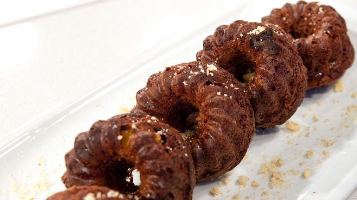 RTVE Cocina - Bizcocho con chocolate al melocotón