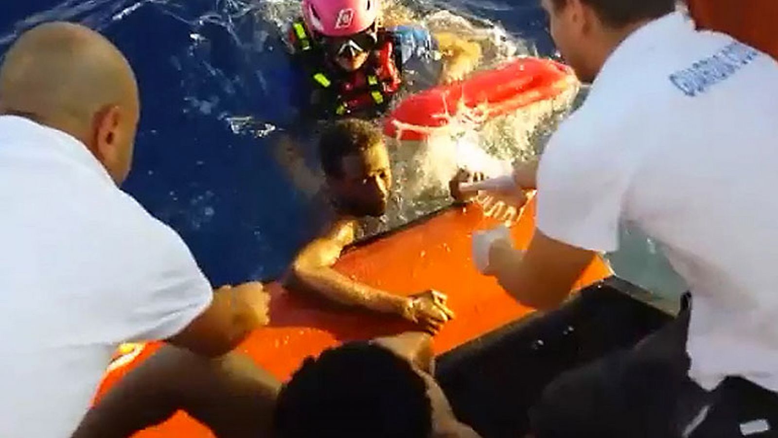 Se suspenden las tareas de rescate de los casi 200 inmigrantes desaparecidos en Lampedusa