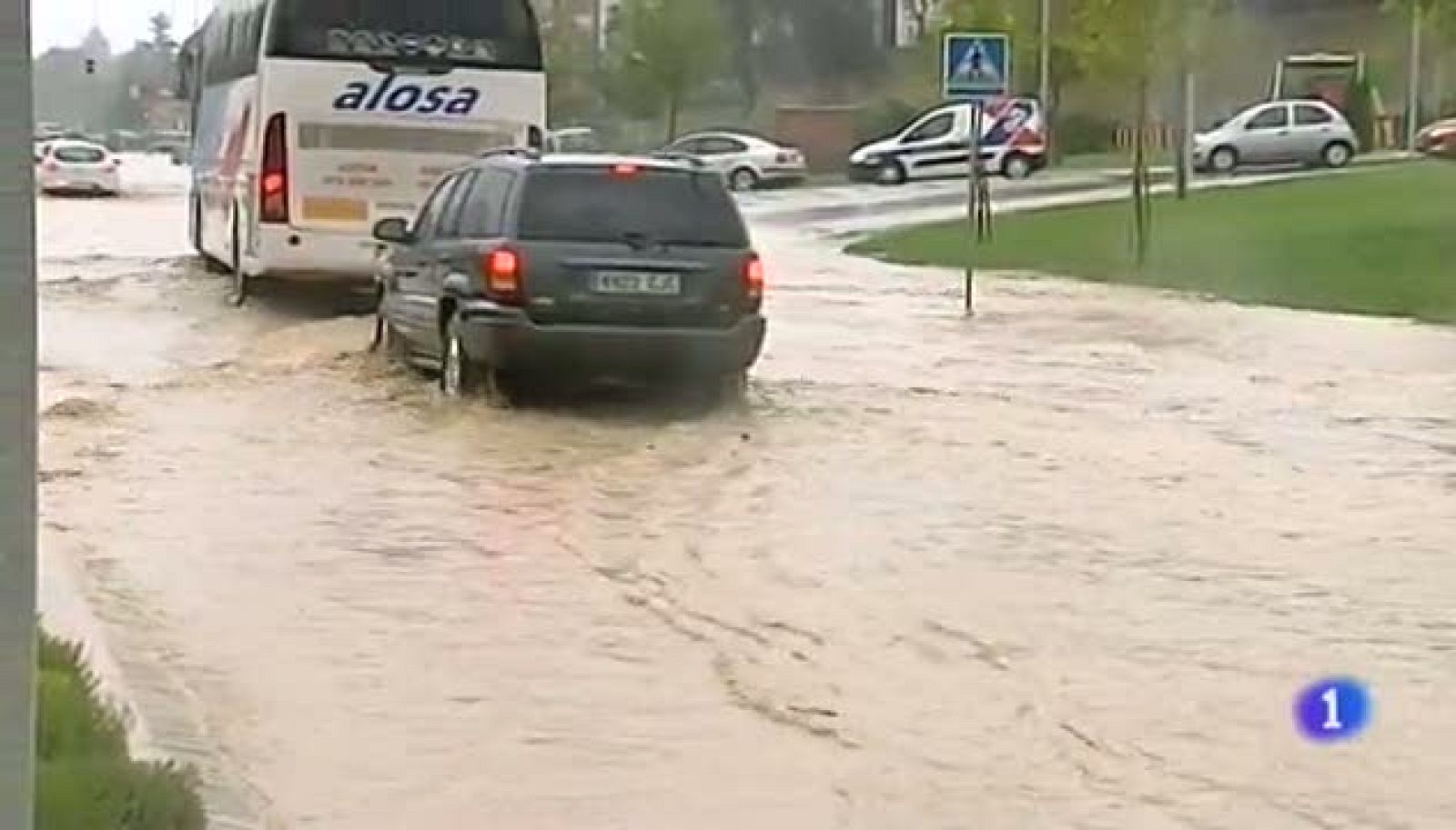 Importantes trombas de aguas en Aragón, que han provocado multitud de problemas en varios municipios, como por ejemplo en Sádaba, donde la crecida del río Riguel ha mantenido en vilo a toda la poblaciónTodo listo ya para las Fiestas del Pilar en Zaragoza. Más de 400 actos programados, en las fiestas más baratas para el erario público, que supondrán una importante inyección económica para la ciudad. El Real Zaragoza plantea el encuentro del domingo contra el Mallorca como un partido vital en el que sumar puntos se convierte en una obligación, para borrar la mala imagen de los últimos partidos. 