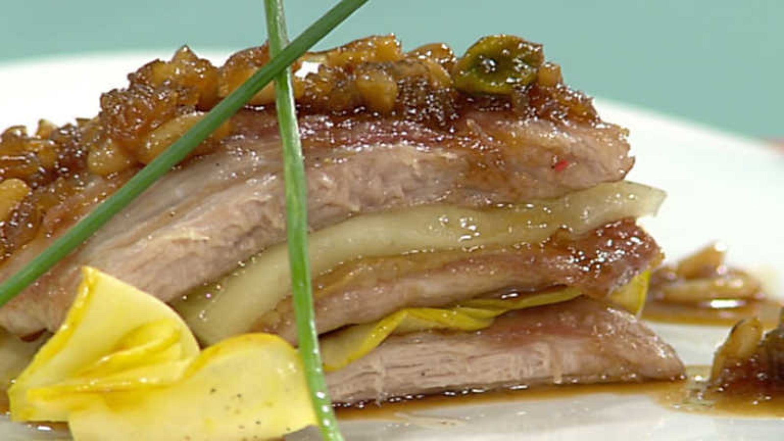 Cocina con Sergio - Lasaña de secreto con salsa de bellotas - Ver ahora