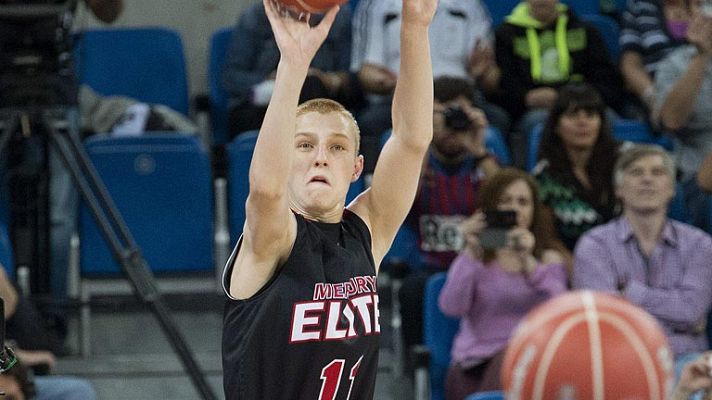  - Ruggels, un adolescente que vence a los profesionales en el concurso de triples