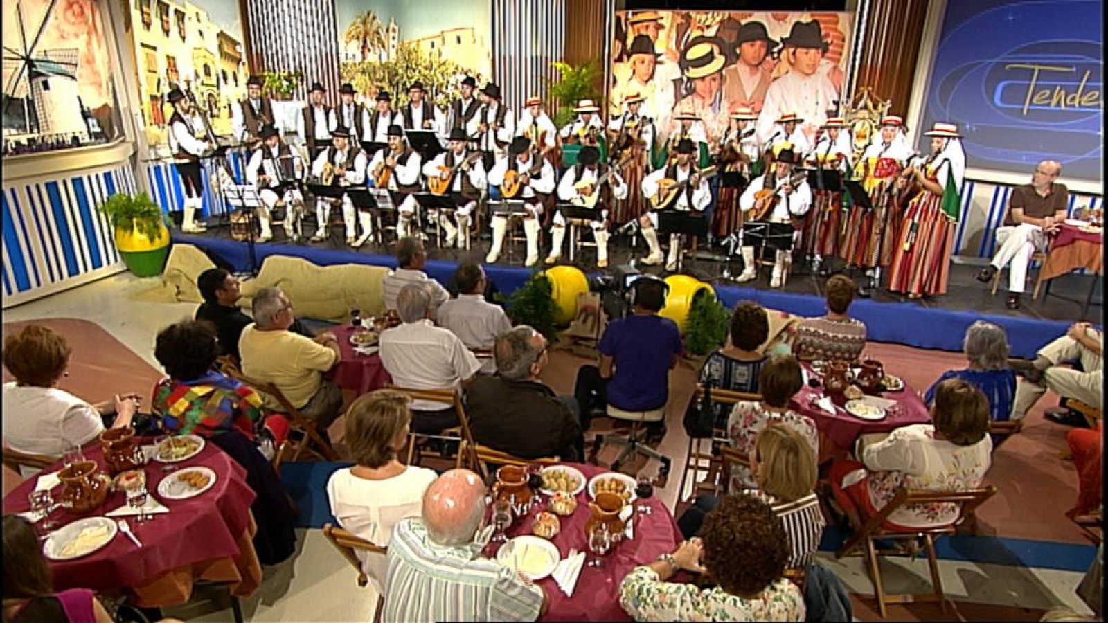 Tenderete - 05/10/13 Con la agrupación folclórica 'Tajaraste'. - Tenderete | Ver