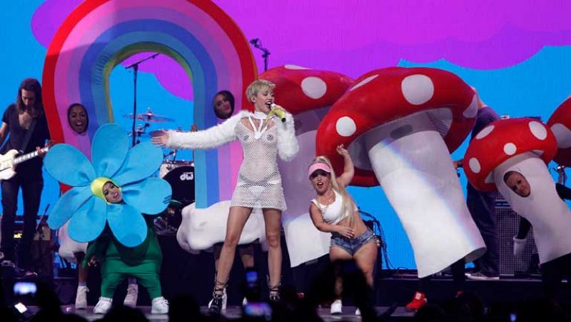 El cambio de Miley Cyrus, de niña Disney a Femme Fatale