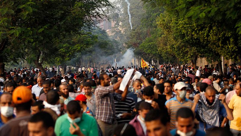 En Egipto, al menos 15 personas han  muerto hoy en enfrentamientos entre los islamistas y las fuerzas de seguridad