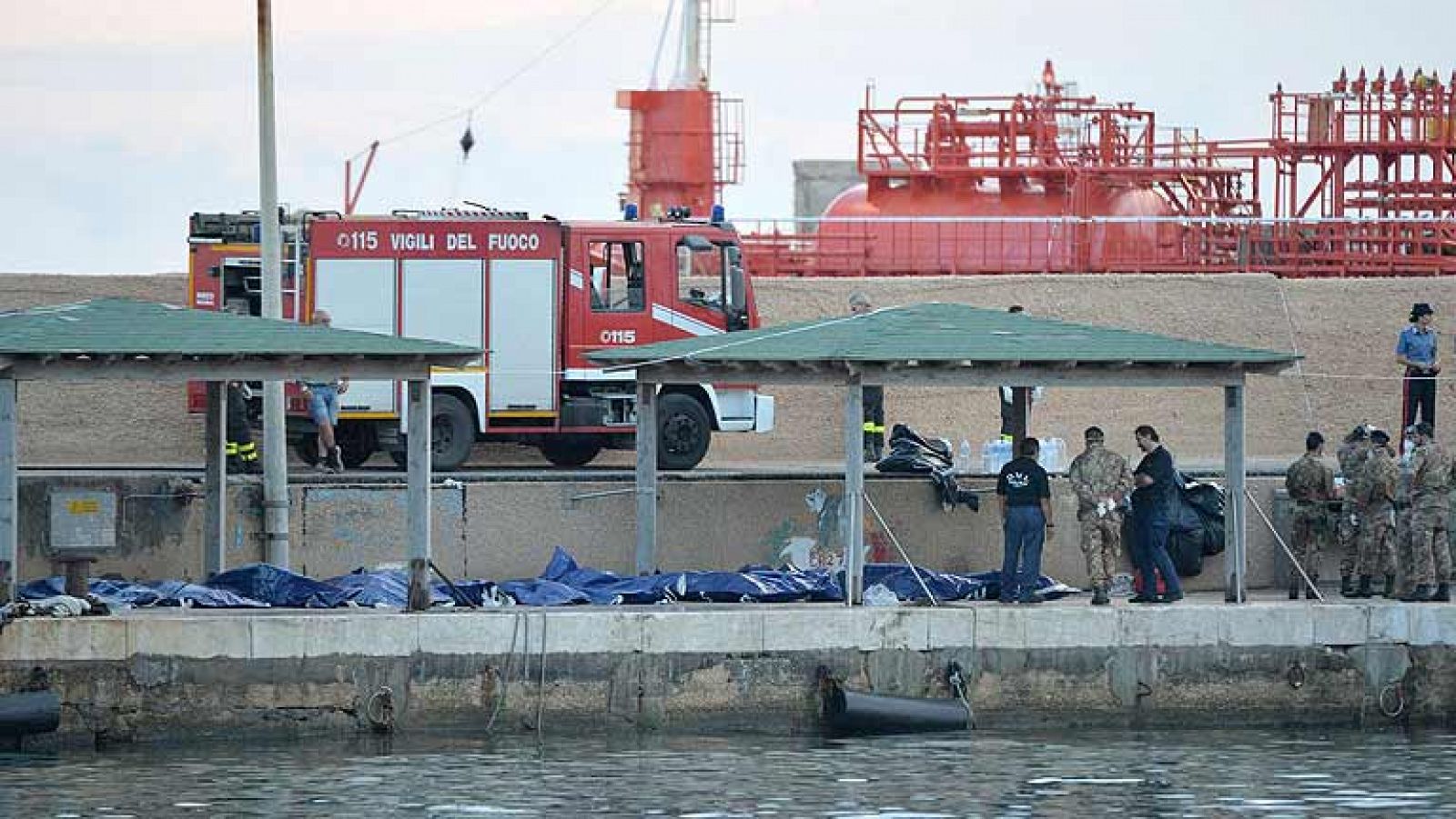 Informativo 24h: Los buzos de Lampedusa recuperan más cuerpos del barco hundido | RTVE Play