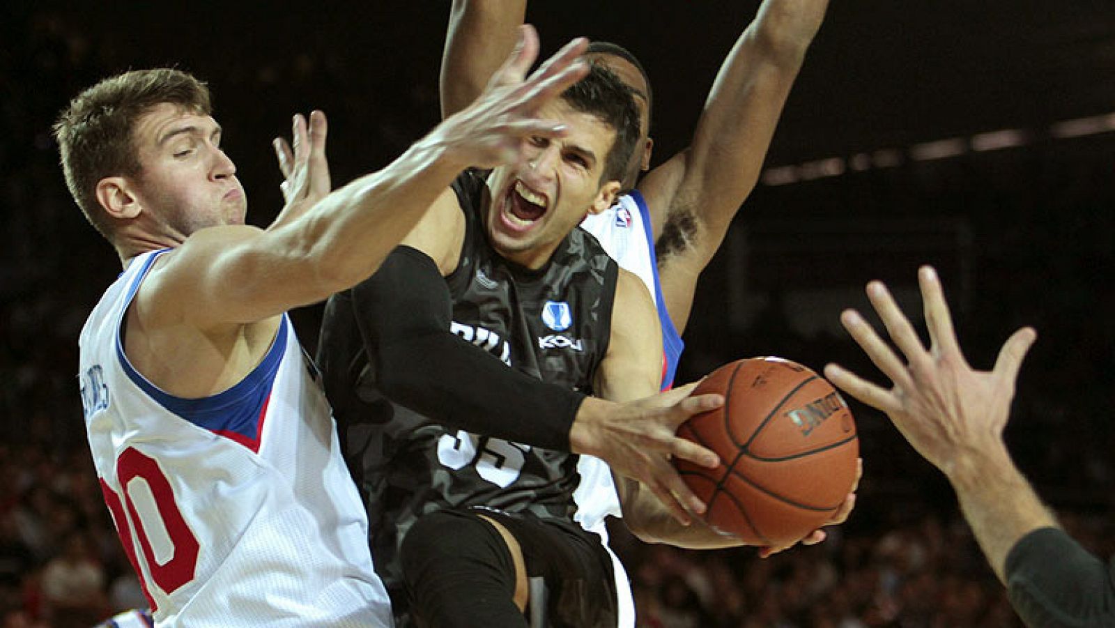 Telediario 1: El Bilbao Basket planta cara a los Sixers | RTVE Play