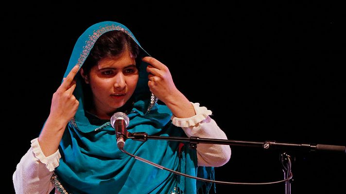 La joven paquistaní Malala Yousafzai pide dialogo con los talibanes