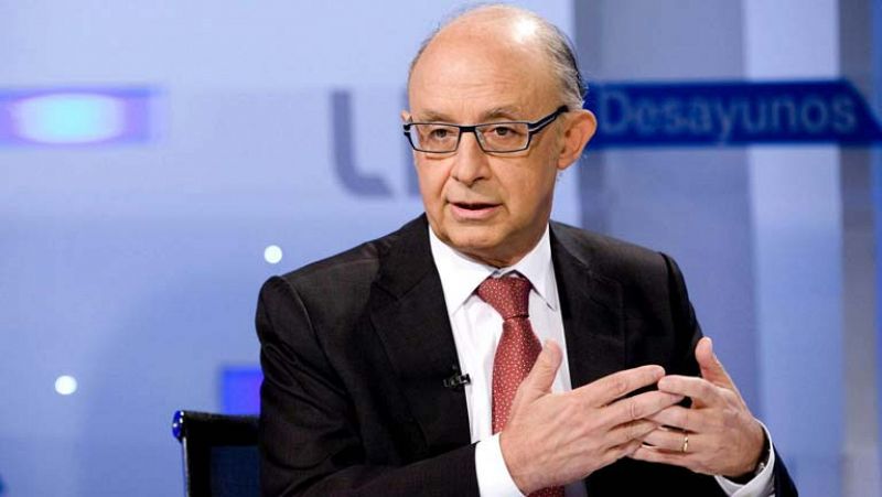 Sanchez-Camacho insiste en un nuevo modelo de financiación, mientras que Montoro asegura que aún no es momento