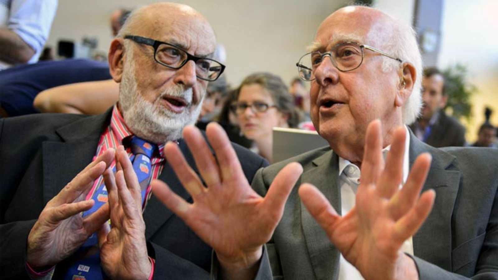 Resultado de imagen de Los padres del bosón de Higgs obtienen el premio Nobel de Física 2013