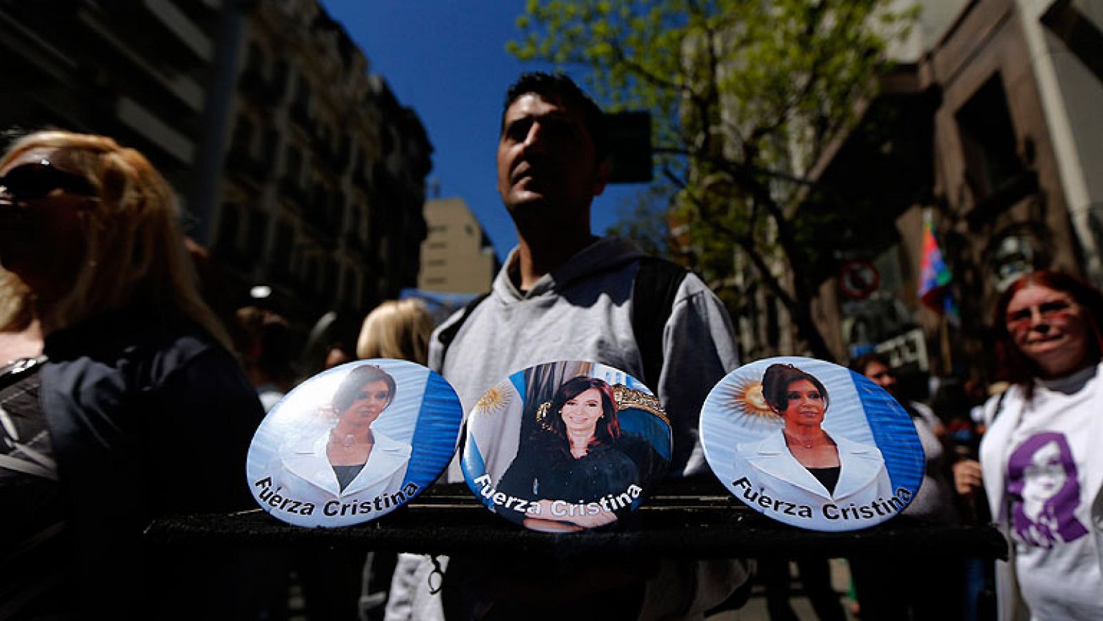 Telediario 1: Cristina Fernández se recupera favorablemente de su operación por una lesión cerebral  | RTVE Play