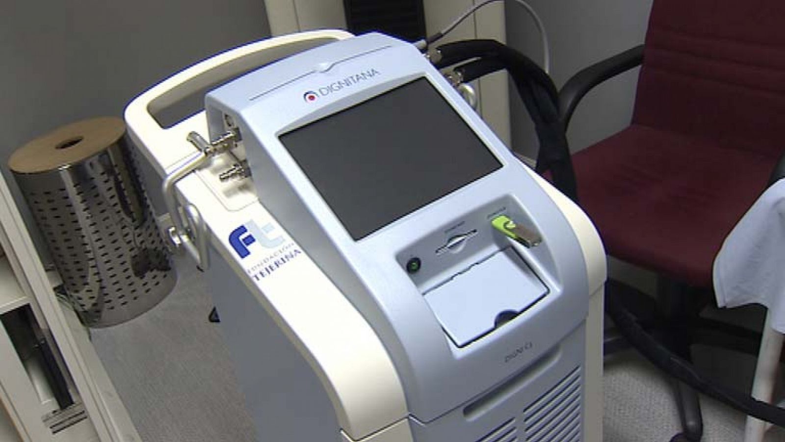 Un aparato recién llegado de Japón logra, según sus promotores, que las mujeres con cáncer de mama no pierdan el pelo