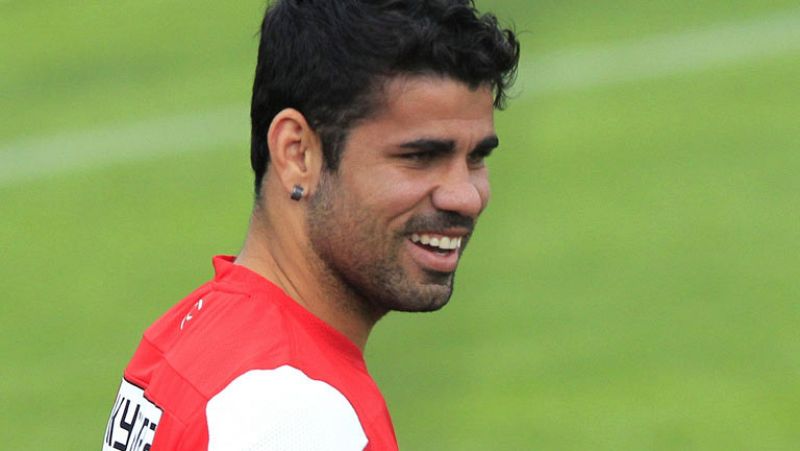 Diego Costa sigue a lo suyo: entrenar con el Atlético. Ya hace días dijo que quería jugar con España. Del Bosque le hizo una oferta que no pudo rechazar:  "Me ha dicho que había un solomillo muy bueno entonces he dicho: Vale, voy a comer".  Aunque de