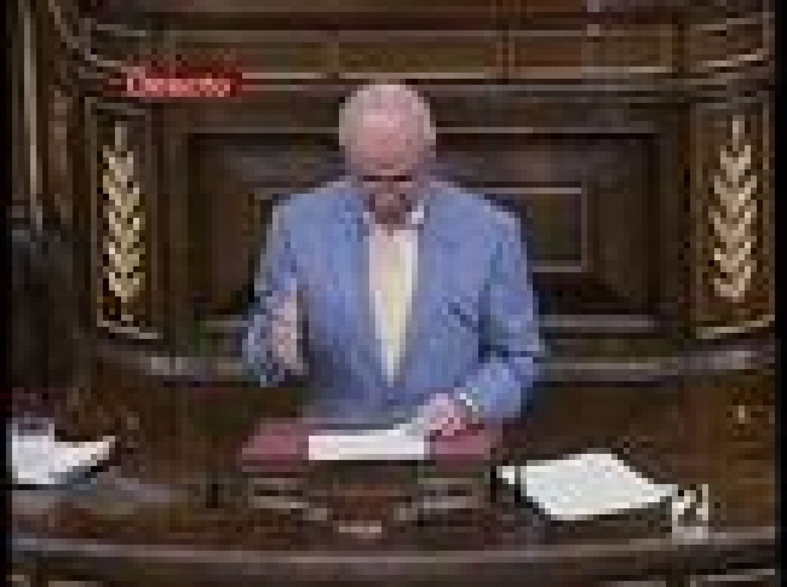 El portavoz de CiU, Josep Antoni Durán Lleida en el Pleno extraordinario del Congreso critica la gestión económica del actual gobierno.