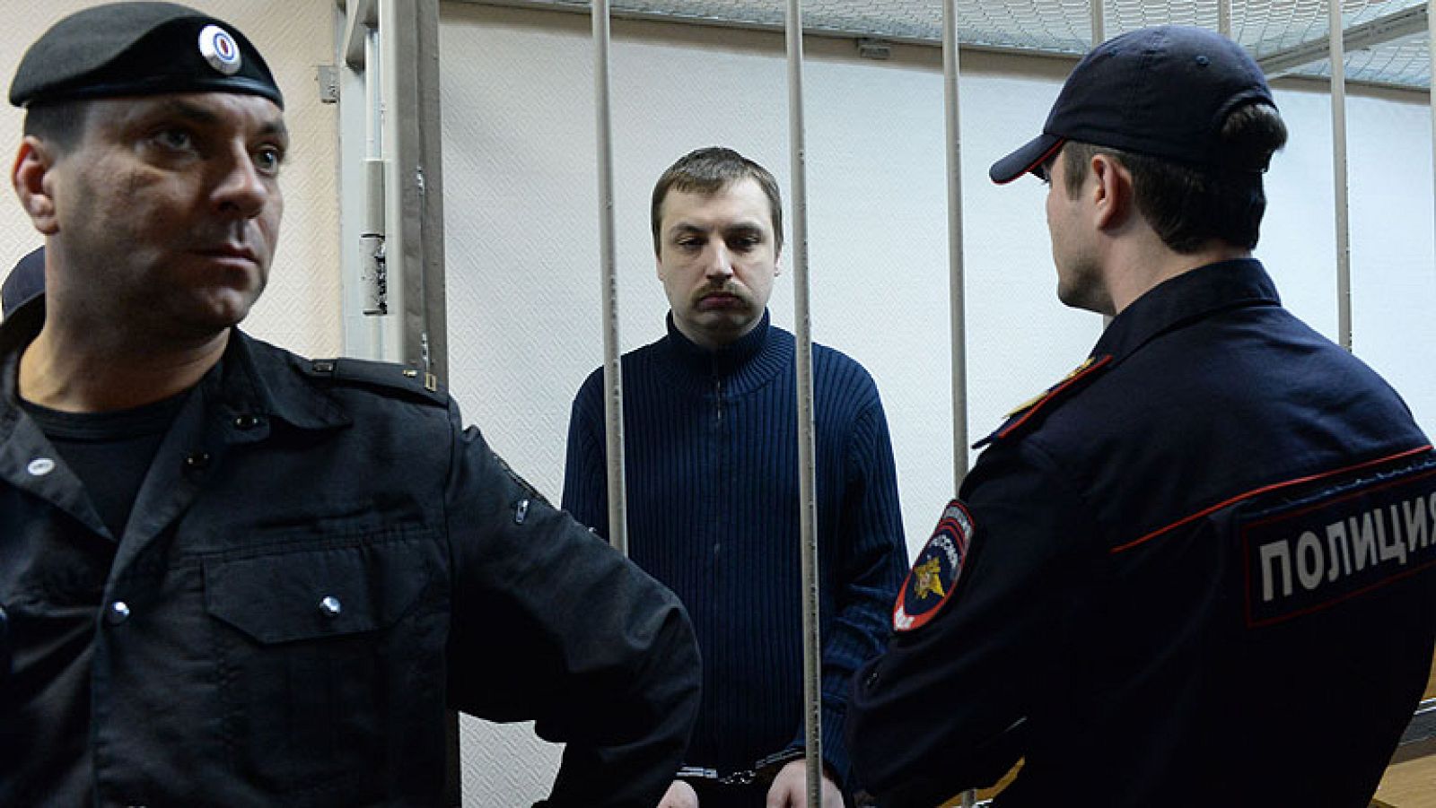  La Justicia rusa ha condenado a ingresar en un psiquiátrico a un manifestante que se enfrentó a la policía durante una marcha anti-Putin. Algunos defensores de los Derechos Humanos comparan la medida con la represión en tiempos de la URSS. 