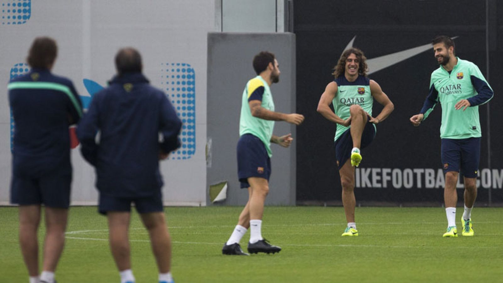 El centro de la defensa es el 'talón de Aquiles' del FC Barcelona desde hace un par de temporadas y podría dejar de serlo tras el parón liguero por los partidos de selecciones. Está previsto el regreso de Puyol y Mascherano, además del buen rendimiento que viene mostrando del joven canterano Marc Bartra y de posibles incorporaciones como el colombiano Balanta.