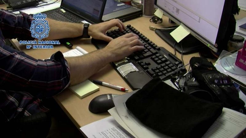 Tres detenidos, uno acusado de pederastia, por distribuir imágenes sexuales de menores