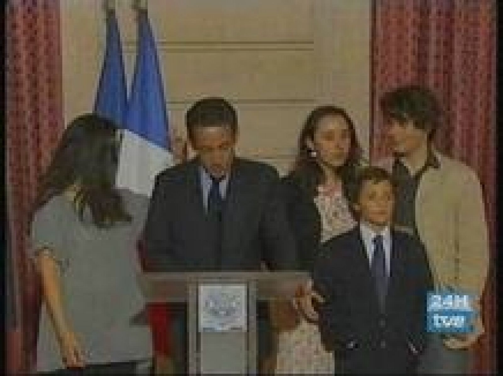 Sarkozy manifiesta su alegría por la liberación de Ingrid Betancourt junto con la familia de la rehén