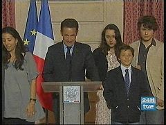Sarkozy comparece junto los hijos de Ingrid Betancourt