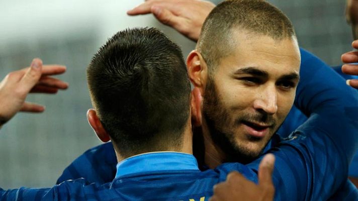 Telediario 1 - Benzema marca al fin, pero pierde el duelo con Giroud