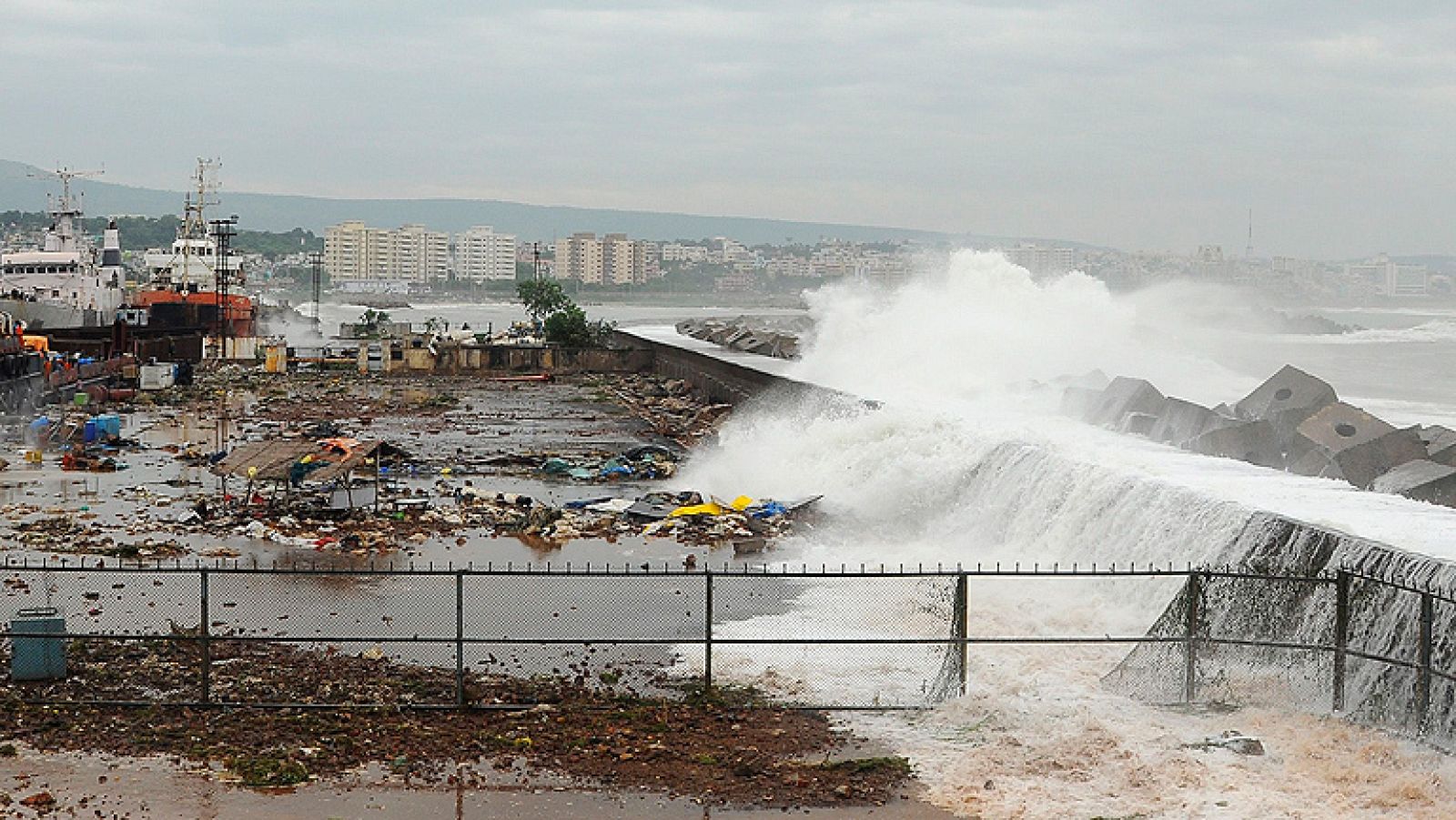 El este de la India se prepara para la llegada del ciclón Phailin