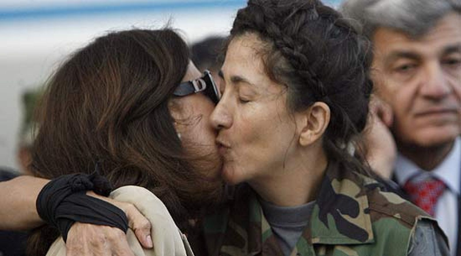 Ingrid da las gracias al ejército | Ver