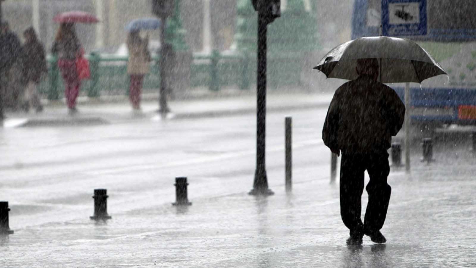 El tiempo: Pocas nubes y lluvias débiles en Galicia, Cantábrico y oeste peninsular | RTVE Play