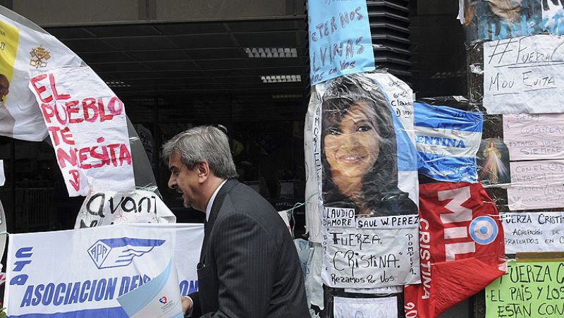 La presidenta de Argentina, Cristina Fernández, recibe el alta hospitalaria