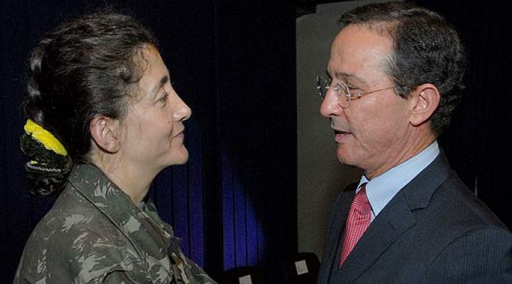  - Emocionado reencuentro