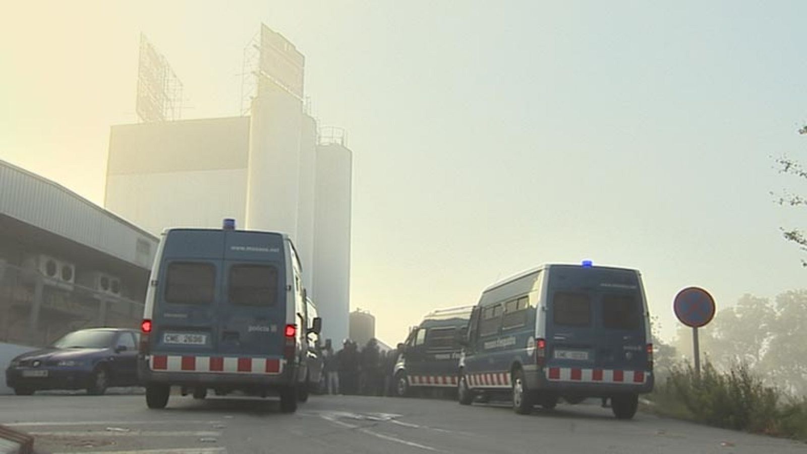 Los Mossos cargan contra los empleados de Panrico en la fábrica de Santa Perpètua