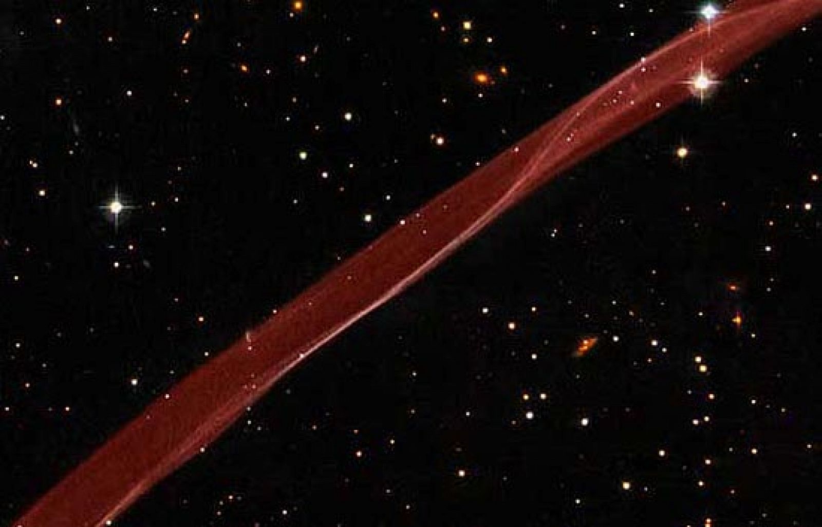El telescopio Hubble capta los coletazos de la explosión de una supernova