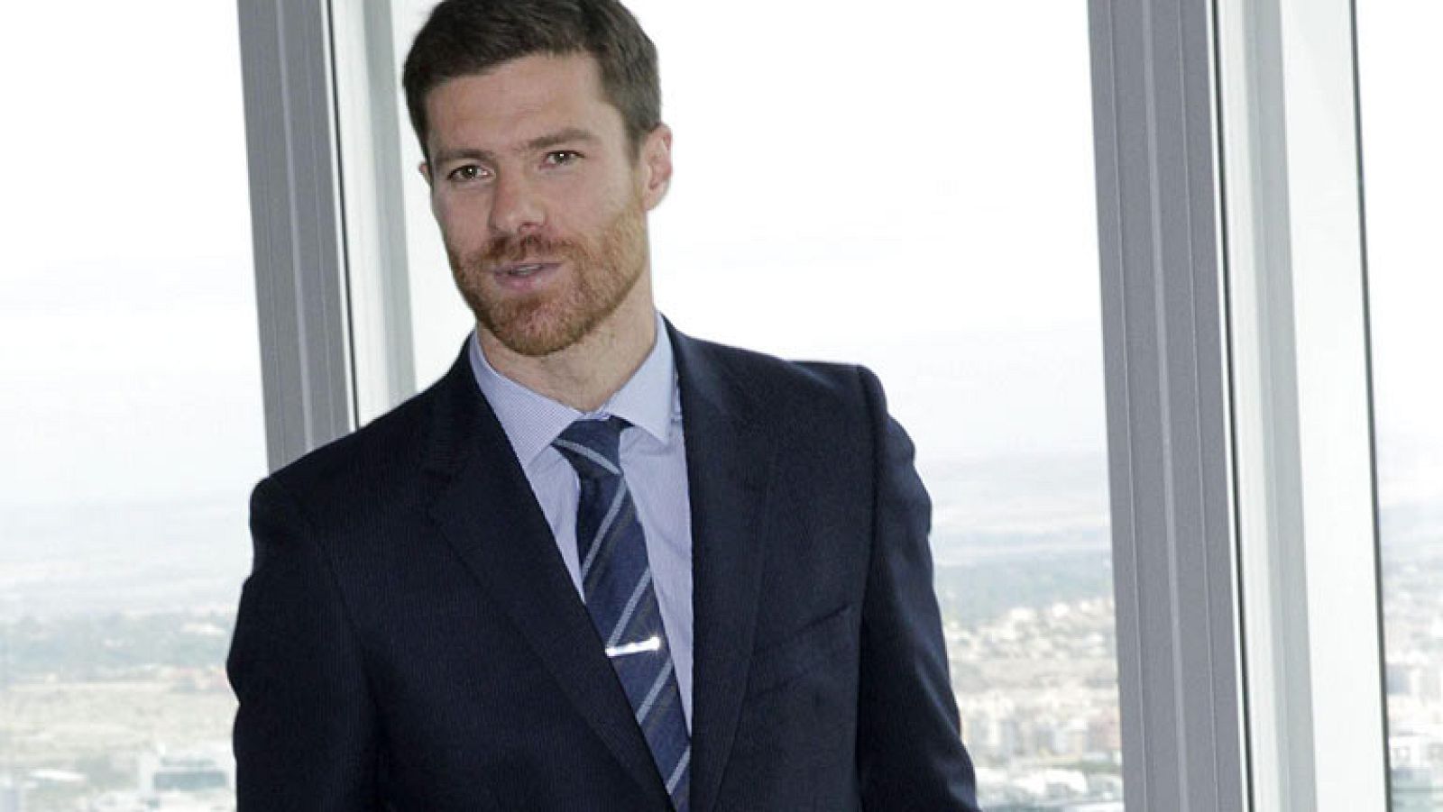 El centrocampista del Real Madrid Xabi Alonso ha asegurado que está evolucionando pero que todavía le queda "un poquito" para su regreso, para el que no se pone "fecha".