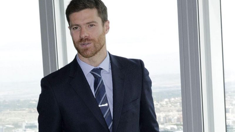 El centrocampista del Real Madrid Xabi Alonso ha asegurado que está evolucionando pero que todavía le queda "un poquito" para su regreso, para el que no se pone "fecha".