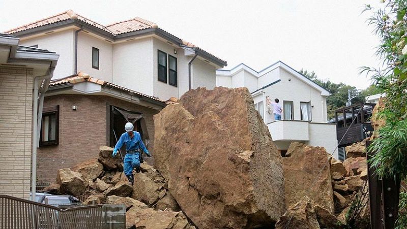 Al menos catorce muertos y decenas de desaparecidos en Japón por el tifón Wipha