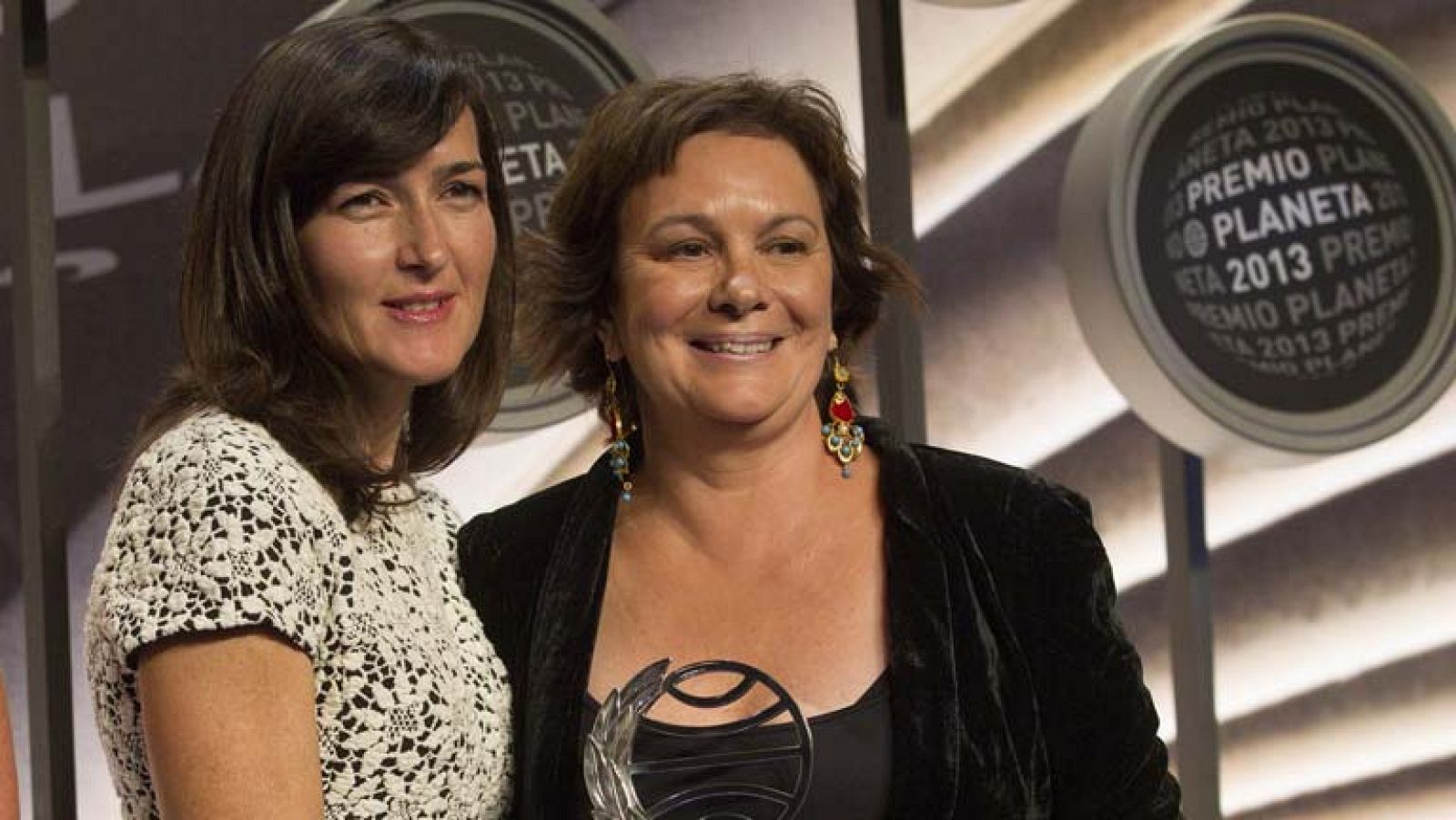 Clara Sánchez y Ángeles González Sinde ganadora y finalista, respectivamente, de los premios Planeta 2013 