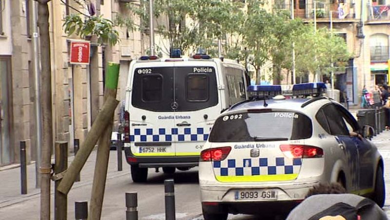 Redada en el Raval para acabar con la prostitución en los domicilios  