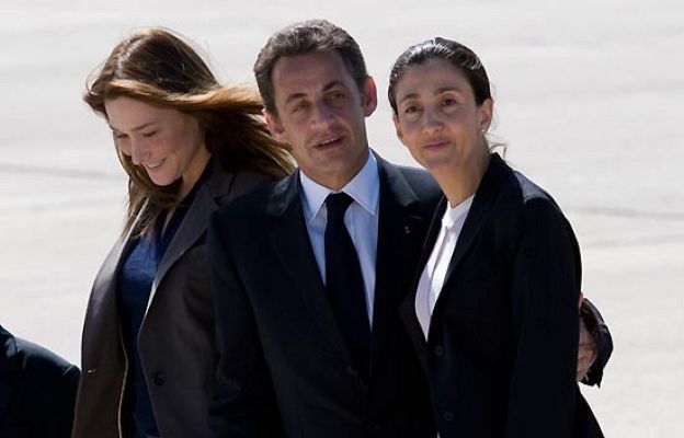  - Betancourt llega a París