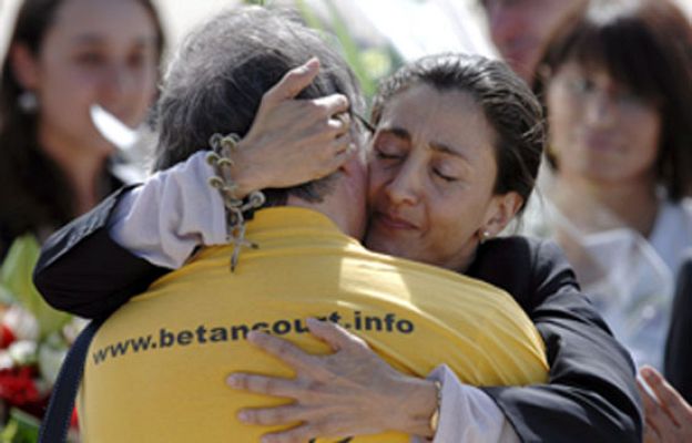  - Ingrid Betancourt llega a Francia