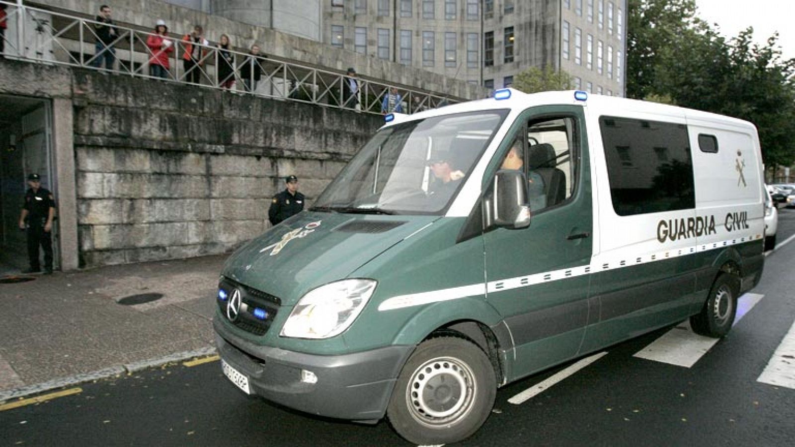 El juez eleva a asesinato las imputaciones contra los padres de Asunta - Informativo 24h | Ver