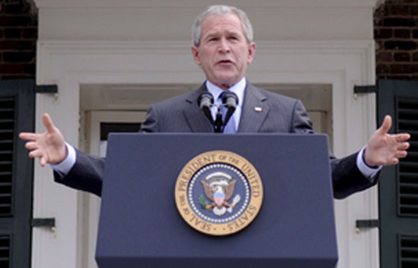 Abuchean a Bush el 4 de julio