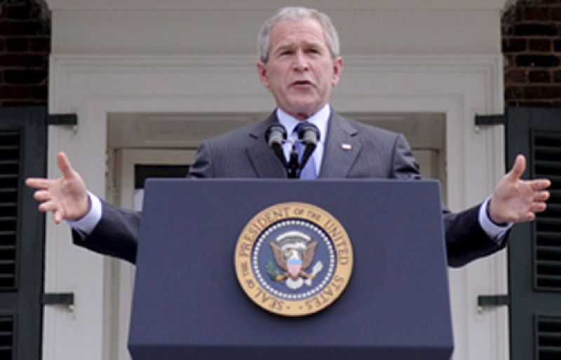 Abuchean a Bush el 4 de julio