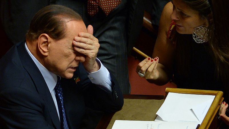 Reducen de cinco a dos años la pena de inhabilitación de Berlusconi