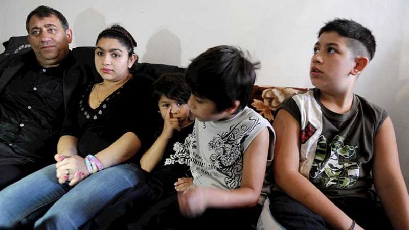 La joven Leonarda y su familia sufren una agresión