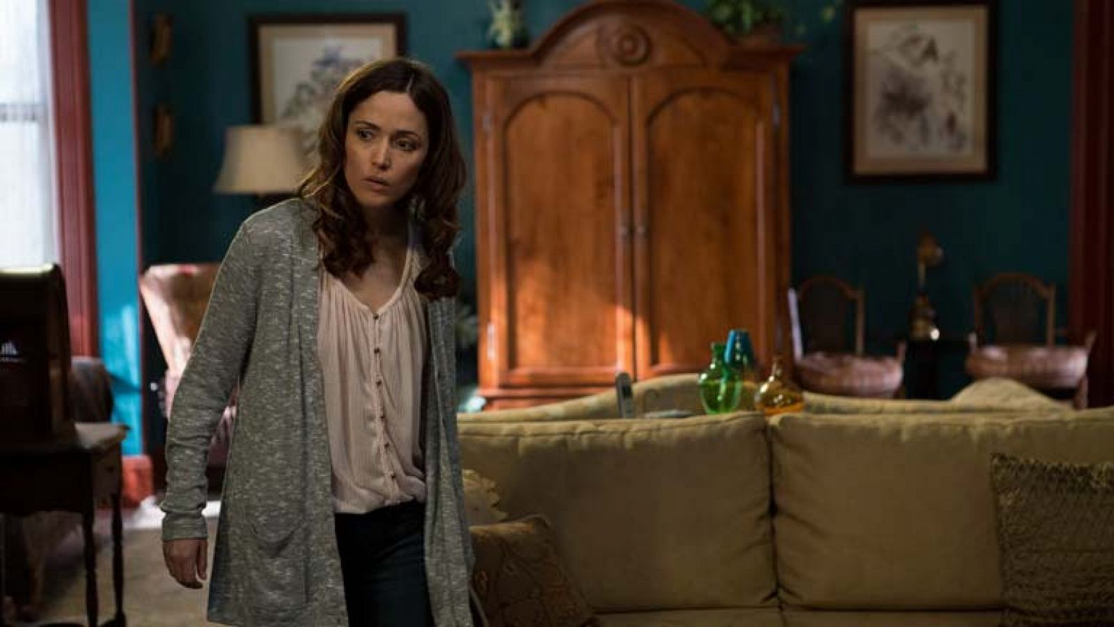 Rose Byrne, aterrorizada en una escena exclusiva de 'Insidious 2'