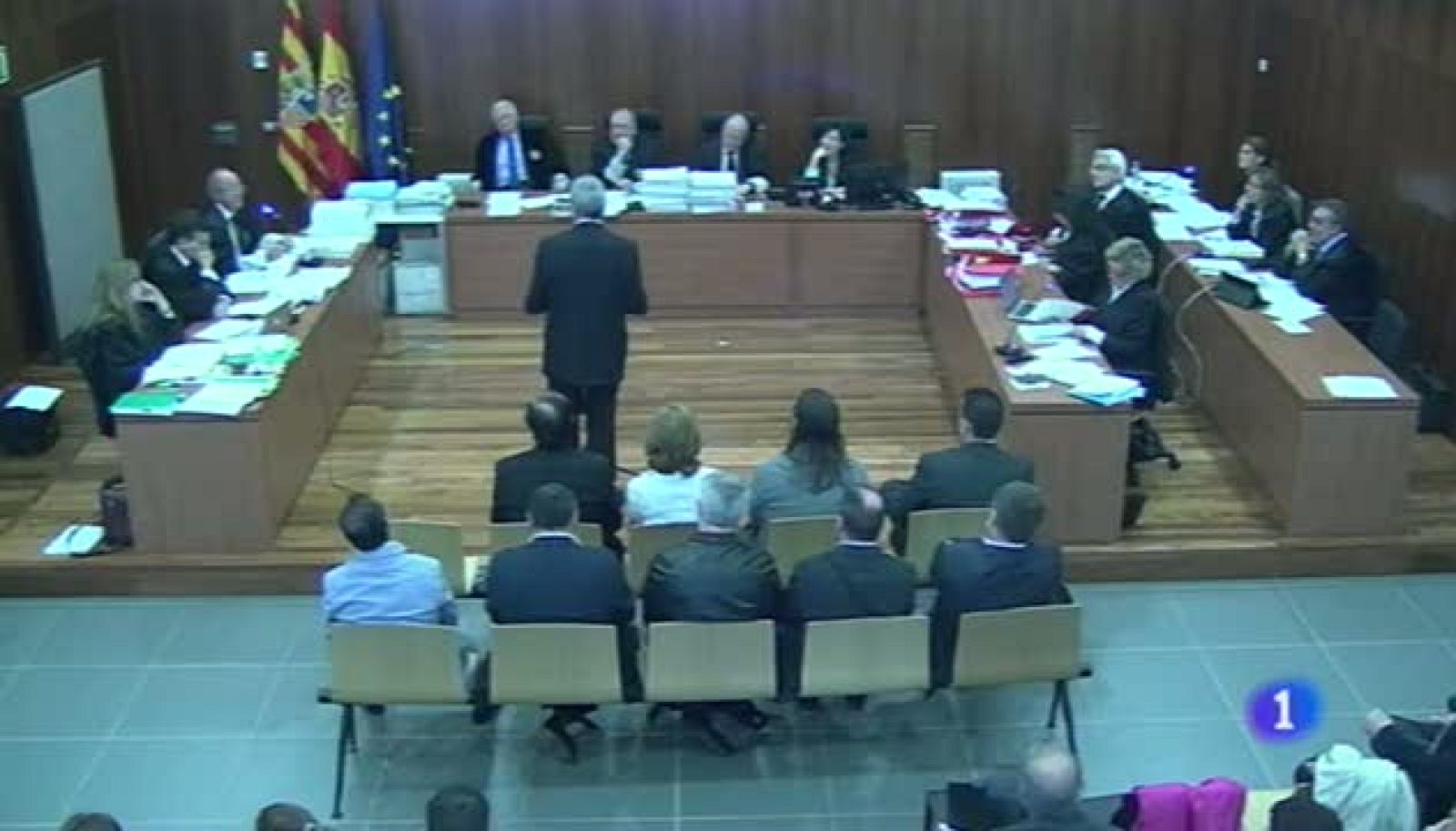  Primera jornada del juicio contra el alcalde de Mallén, Antonio Asín, acusado de estafa, prevaricación, fraude, falsedad y cohecho. Es el primer alcalde de Aragón que se juzga por presunta corrupción y se enfrenta a 14 años de cárcel y 32 de inhabilitación. Los trabajadores de autobuses urbanos de Zaragoza han recrudecido los paros. Los usuarios, resignados, han aceptado esta nueva huelga. El verano de 2013 será recordado, entre otras cuestiones, por ser el mejor en materia de incendios forestales. Solo se han quemado 340 hectáreas. Las abundantes lluvias de la primavera han ayudado a mantener el monte a salvo.
