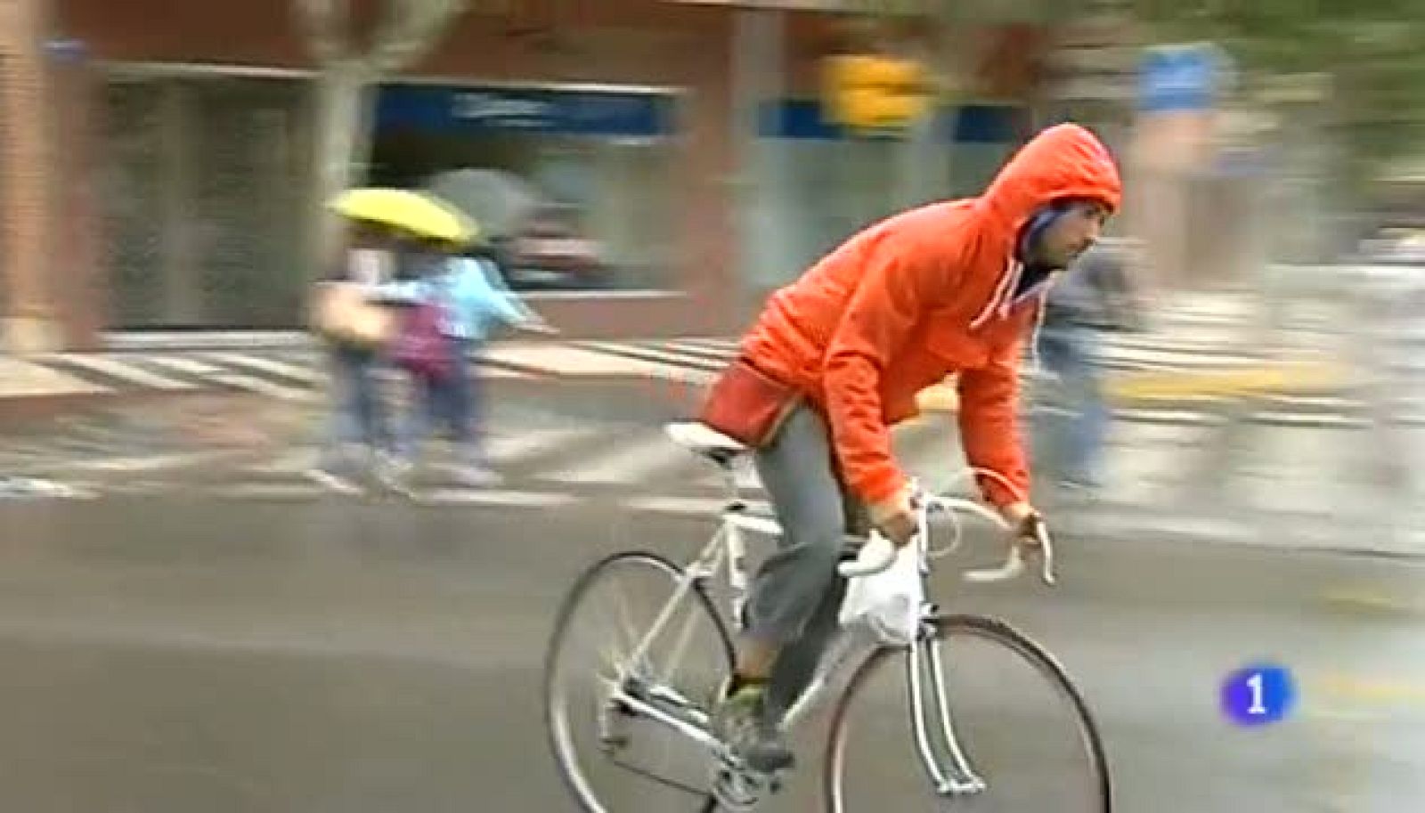 Empieza a llover débilmente en Huesca después de un mes de septiembre y parte de octubre con temperaturas fuera de lo normal. En el Pirineo, hay aviso naranja por vientos que pueden llegar hasta los 100 km por hora. 