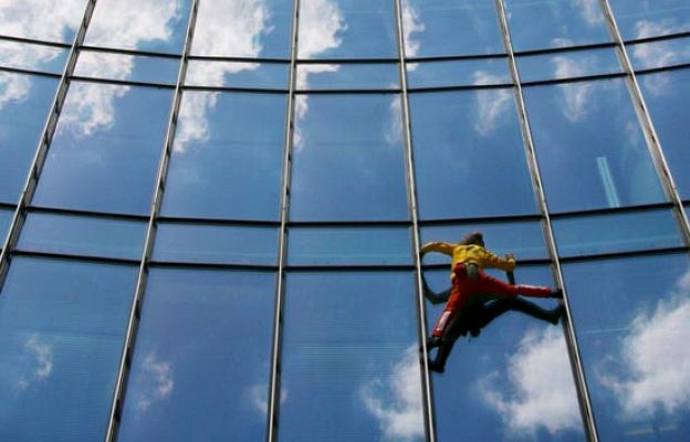  - Alain Robert reaparece en Alemania